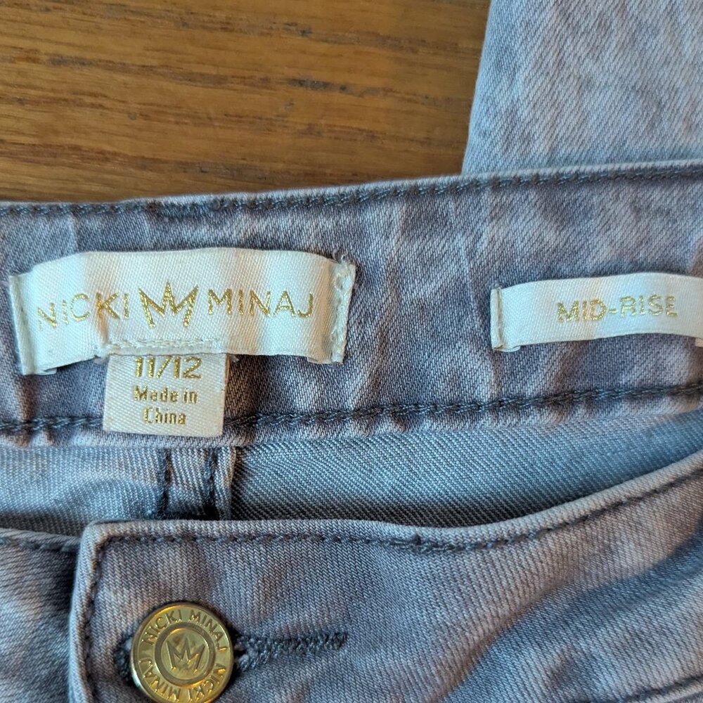 Mid rise light gray wash jeans - 11/12 - Picture 2 of 7